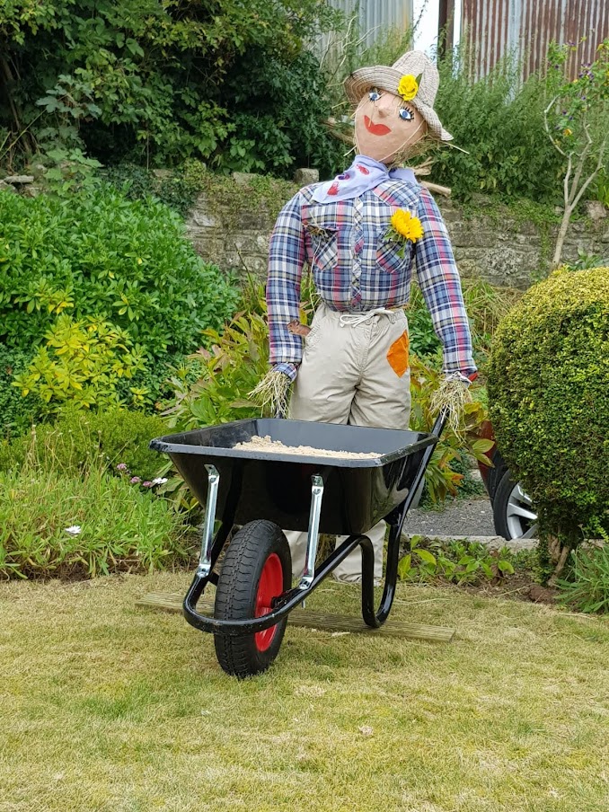 scarecrow with a mouse in the pocket